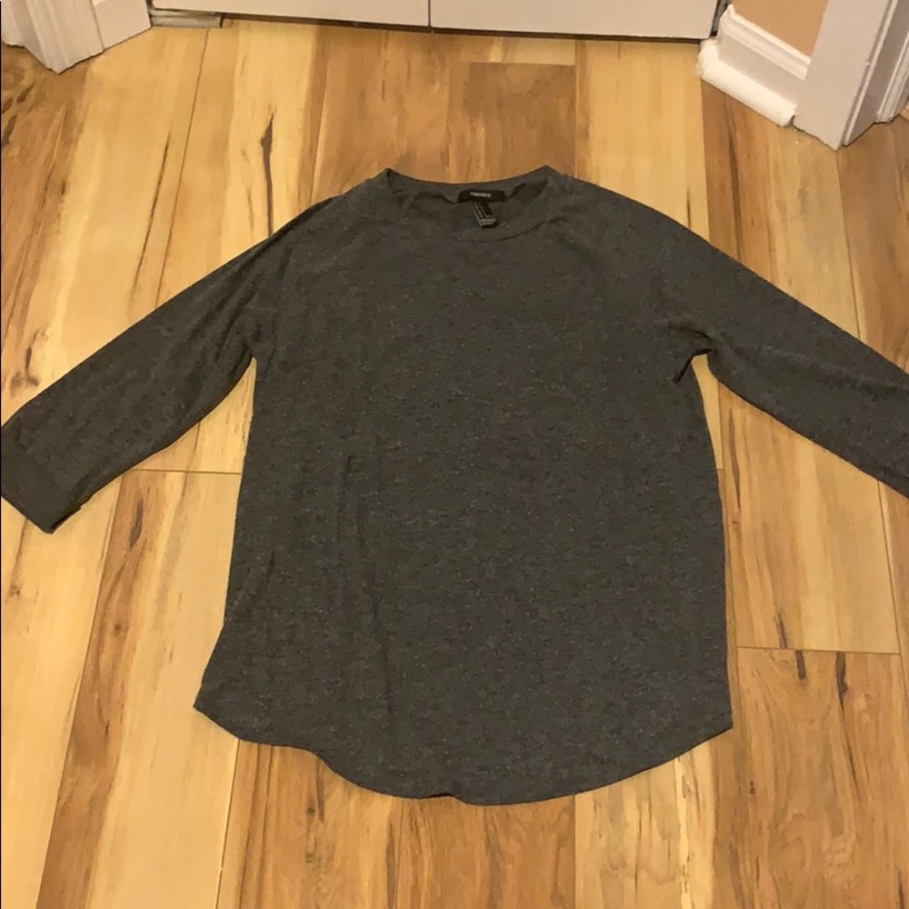 3/4th sleeve long gray shirt